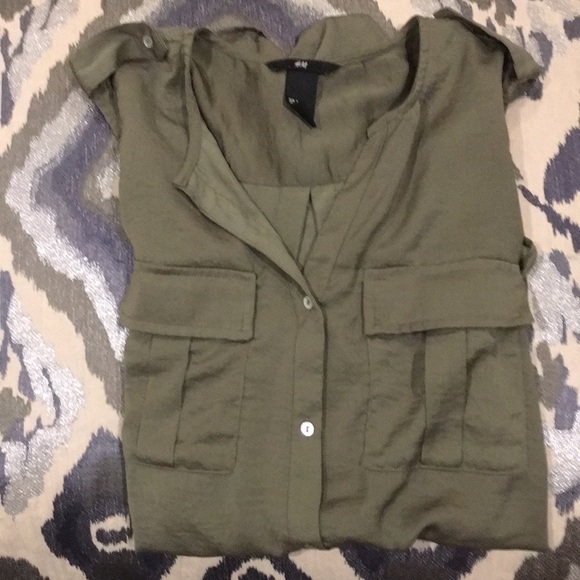Army Green Sleeveless Blouse - Picture 3 of 4